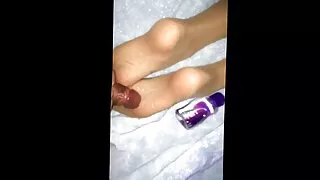 minx ta ronis oma käe all tema aluspüksid ja hakkas paitama bean