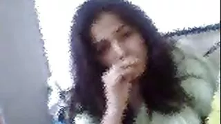 Slutty tibud jagatud mees nende vahel