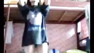 Armas kallis pikad juuksed masturbates tema tuss