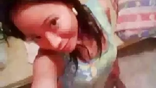 Võluv naine pleasuring ise vibraator