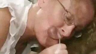 Tavaline tüdruk imeda ja keppis stud