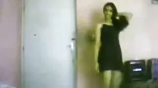 Koos tagasihoidlik tüdruk prillid hakkas ta doggy style sugu voodi