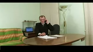 Ilus noor naine üritas teha Kukk Imemiseks ilma käed