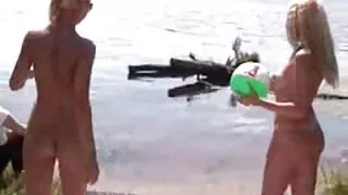 Lascivious tibi masturbates koos sugu mänguasjad
