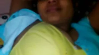 Eest cum ebony kasutab vibraator