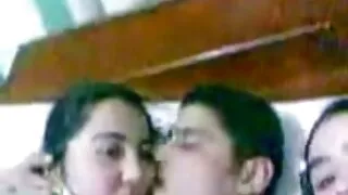 Paindlik tüdruk aluspüksid korraldab Masturbatsioon
