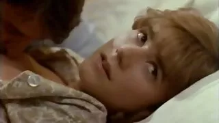 Mees ei andnud oma titted naine pilk telefoni ja keerasin voodis