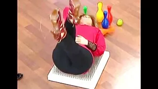 Voodi naine imeb ja fucks Abikaasa