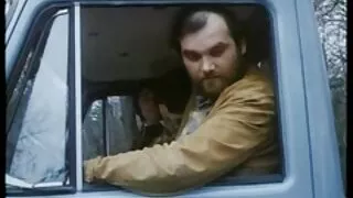 Raseeritud kukk mees fucks tüdruk prillid tuss